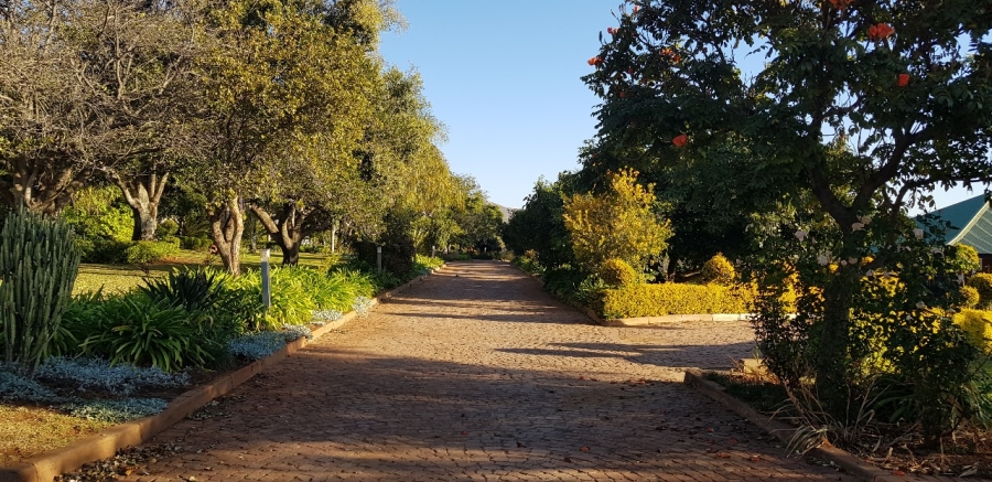 Commercial Property for Sale in Zuurplaat A H North West